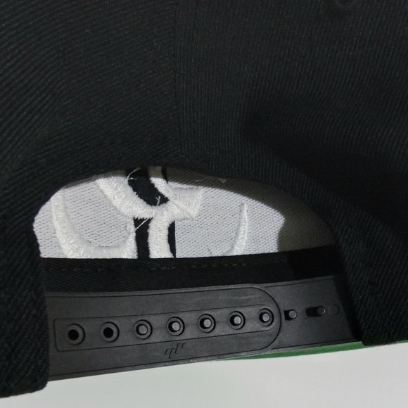 Om Aum Ohm Yoga Namaste Symbol 3D Embroidered Snapback Hat Black & White - Picture 5 of 7